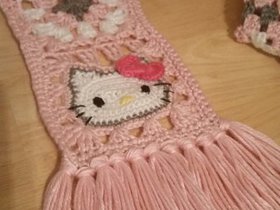 pink_hello_kitty_scarf_2.jpg